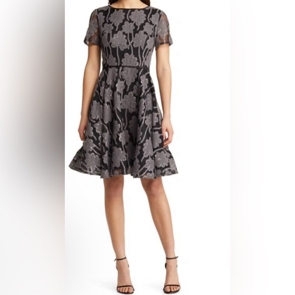 Shani fit and flare dress size 6 NWT